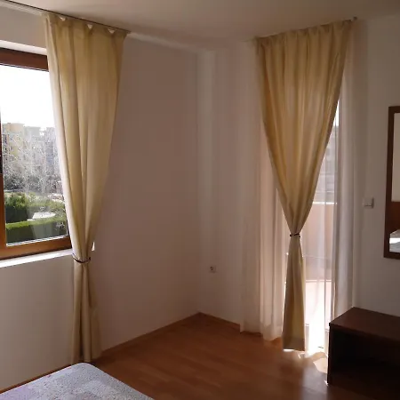 Касандра Г-12 Apartman Napospart